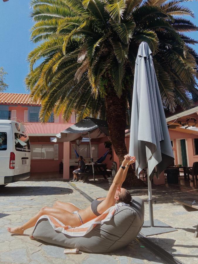 بيت شباب Dolphins Backpackers صن شاين بيتش المظهر الخارجي الصورة